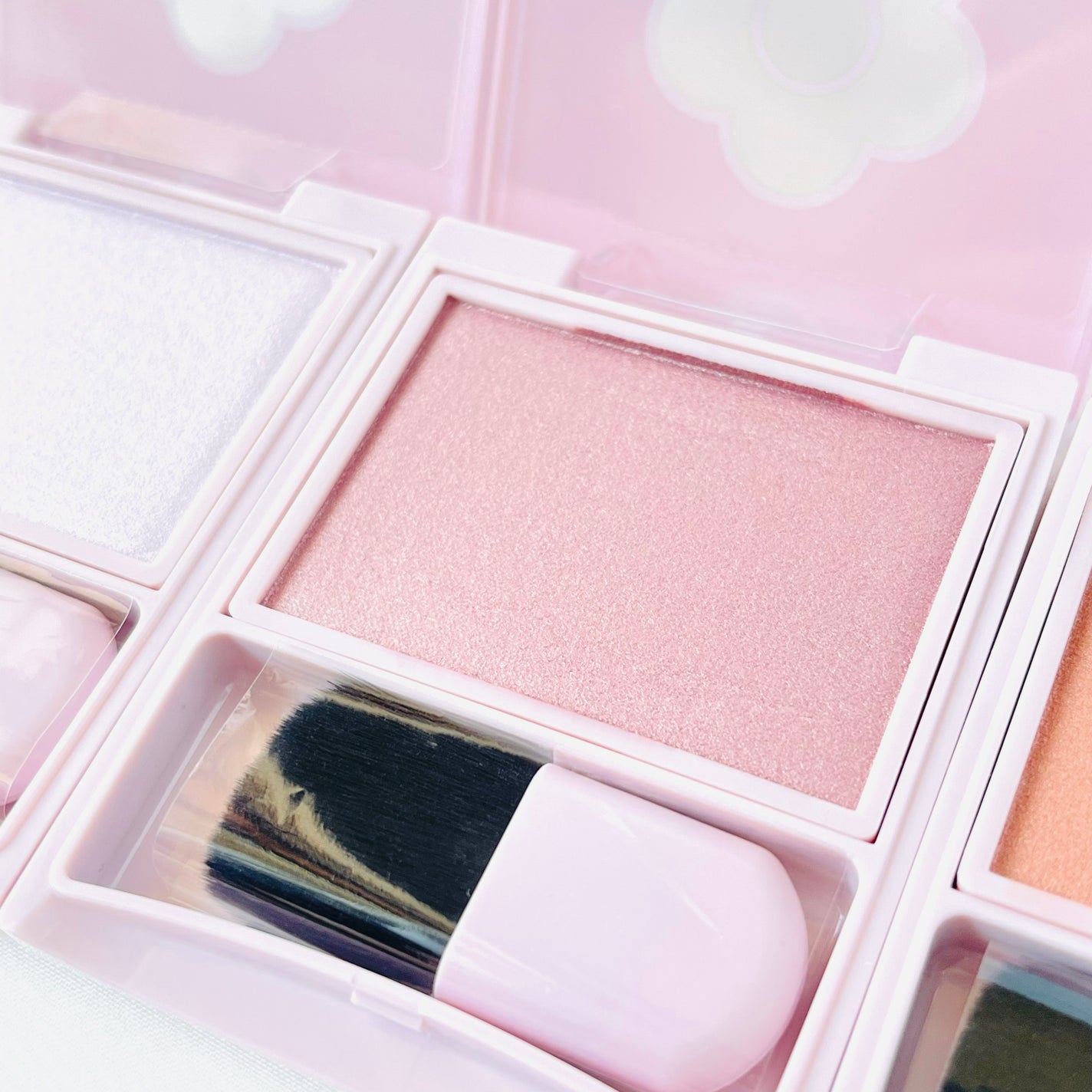 パウダーブラッシュ/DAISY DOLL by MARY QUANT/パウダーチークを使ったクチコミ(4枚目)