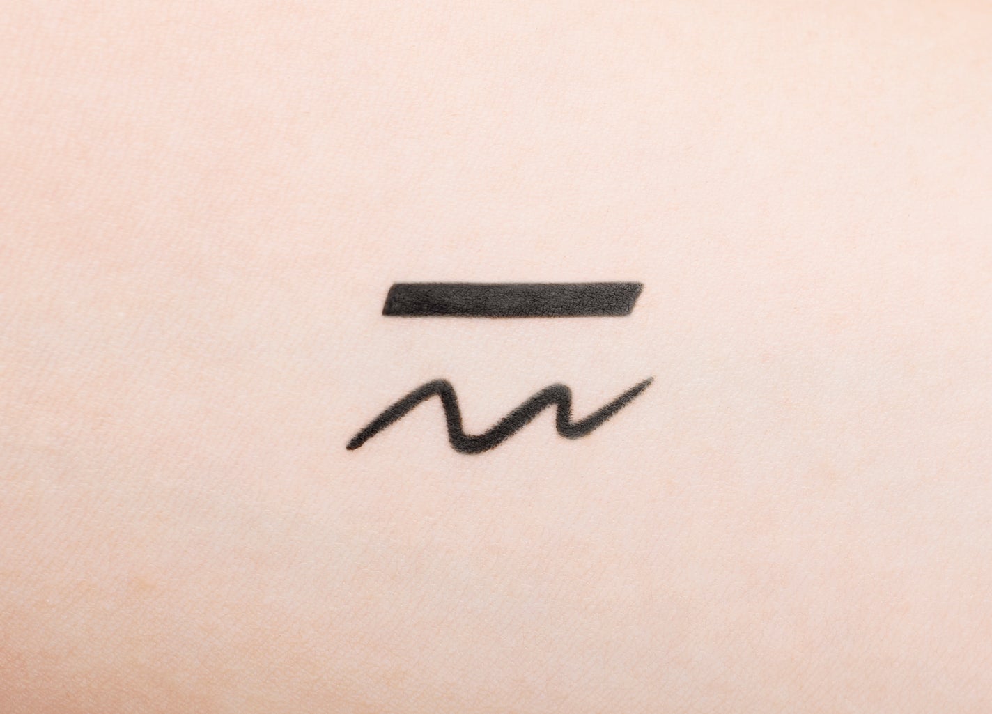 オーバルマルチジェルライナー 01 ナチュラルブラック