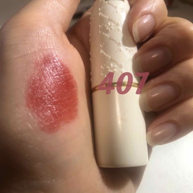 CEZANNEラスティング リップカラーN407

セザンヌブームの際購入💋
とってもマットです！
でもMACに比べると塗った後の縦皺が目立たず保湿されてる感じがあります。

色味は深い朱色といった感じ