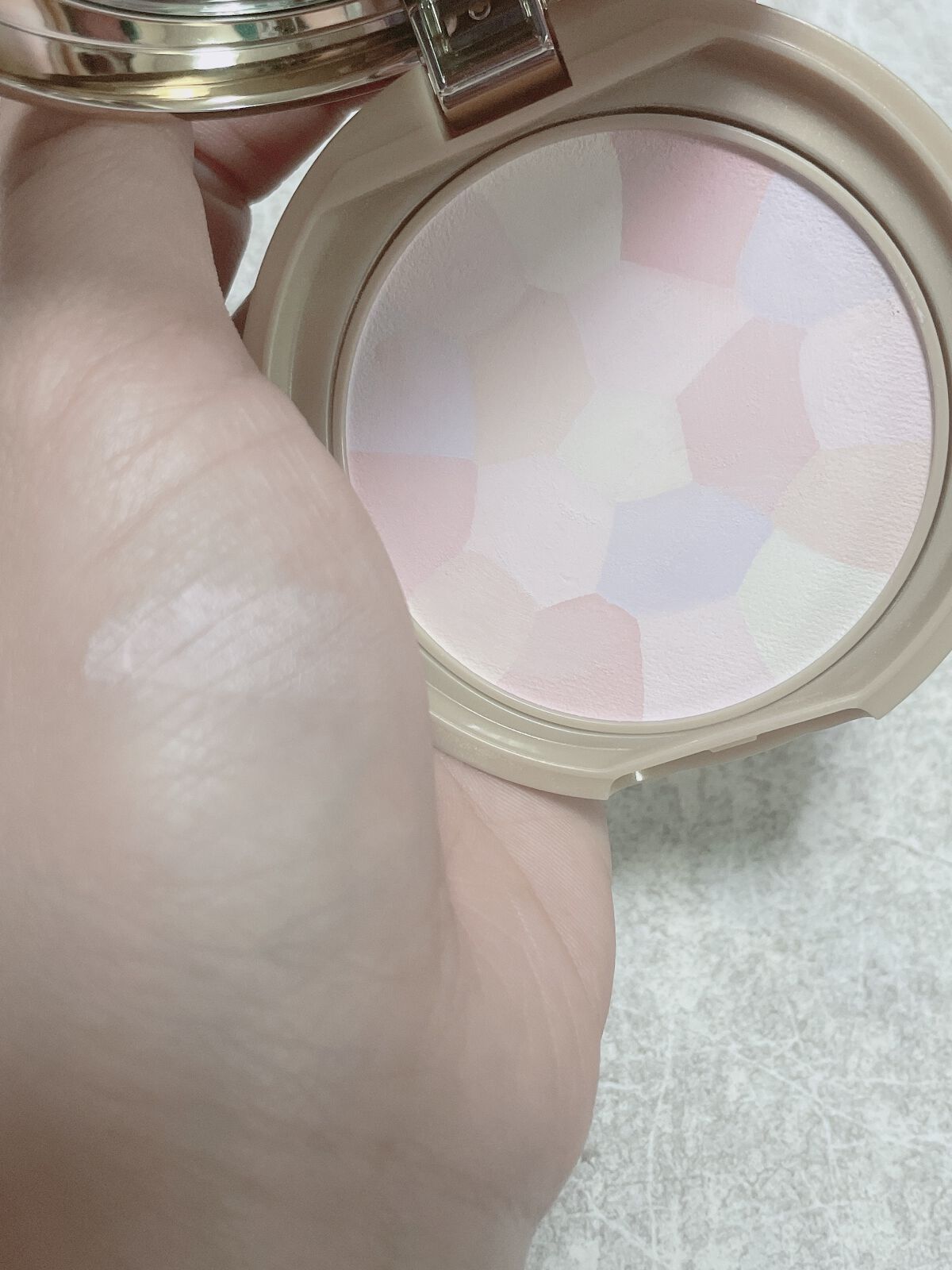 マシュマロフィニッシュパウダー　～Abloom～/キャンメイク/プレストパウダーを使ったクチコミ（3枚目）