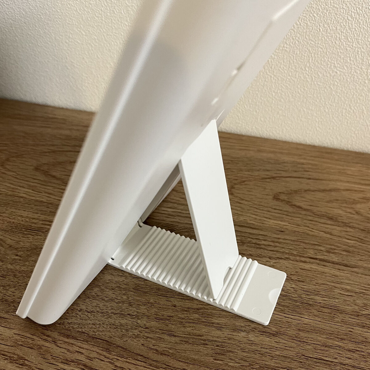 LED付ミラー(スタンドタイプ)/DAISO/その他化粧小物を使ったクチコミ（3枚目）