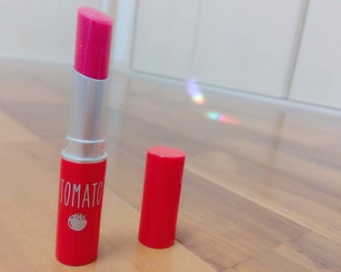 TOMATOリップ🍅✨💄



韓国コスメですっ！
ネットQoo10で購入しました☺︎︎❤︎


1度塗りでも良いんですが…
１回塗っただけだと薄いので、
私は2度塗りをお勧めします💋



このリップ