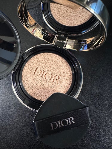 Dior ディオールスキン フォーエヴァー クッション（リフィル）のクチコミ「Dior
ディオールスキン フォーエヴァー クッション テュイルリーケース
ディオールスキン .....」（2枚目）