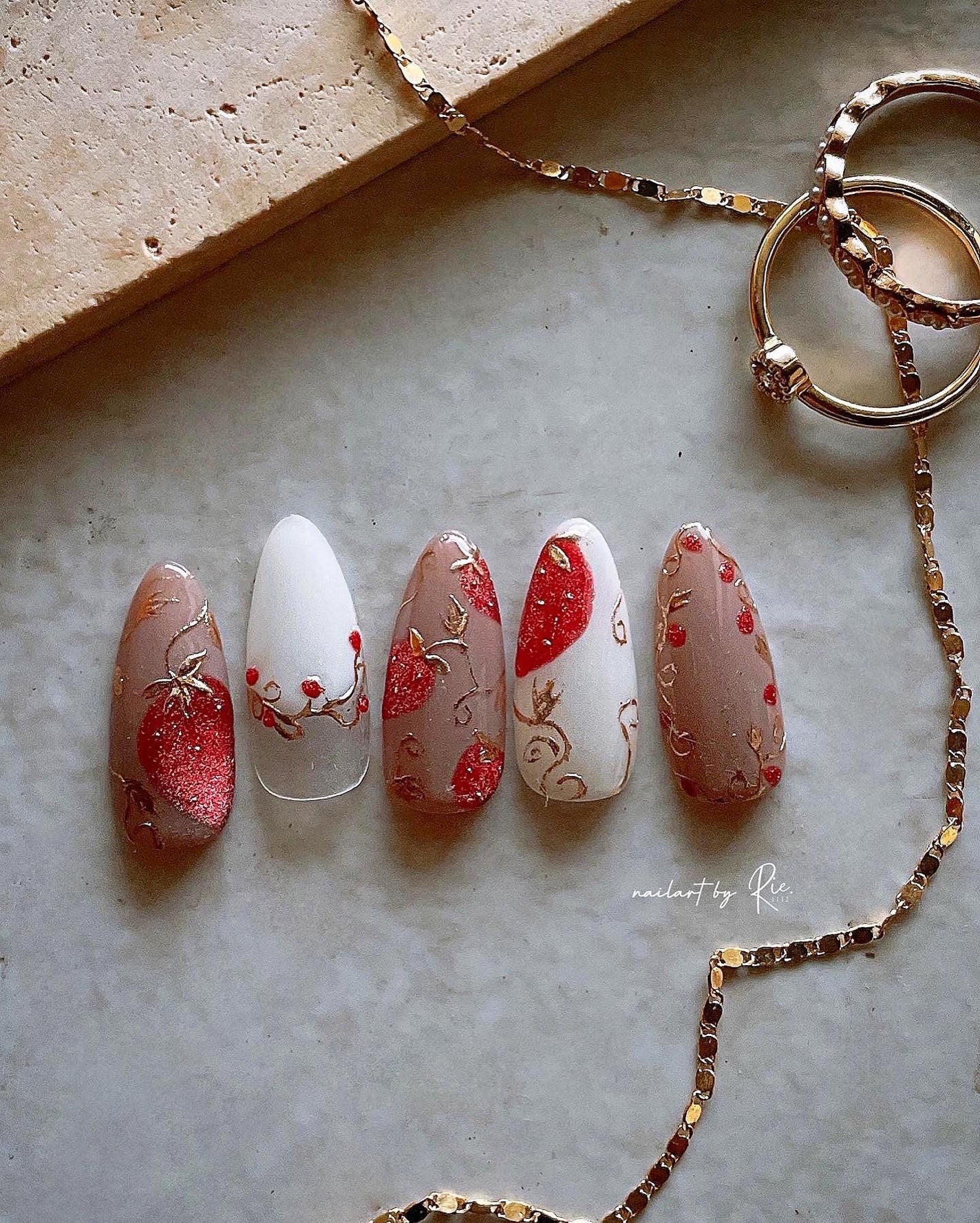 rie on LIPS 「𓂃◌𓈒いちごじゅえるほわっとキラキラマグいちご🍓子供っぽく可愛..」(2枚目)