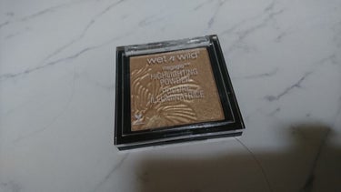 MegaGlo Highlighting Powder/wet 'n' wild/ハイライトを使ったクチコミ（1枚目）