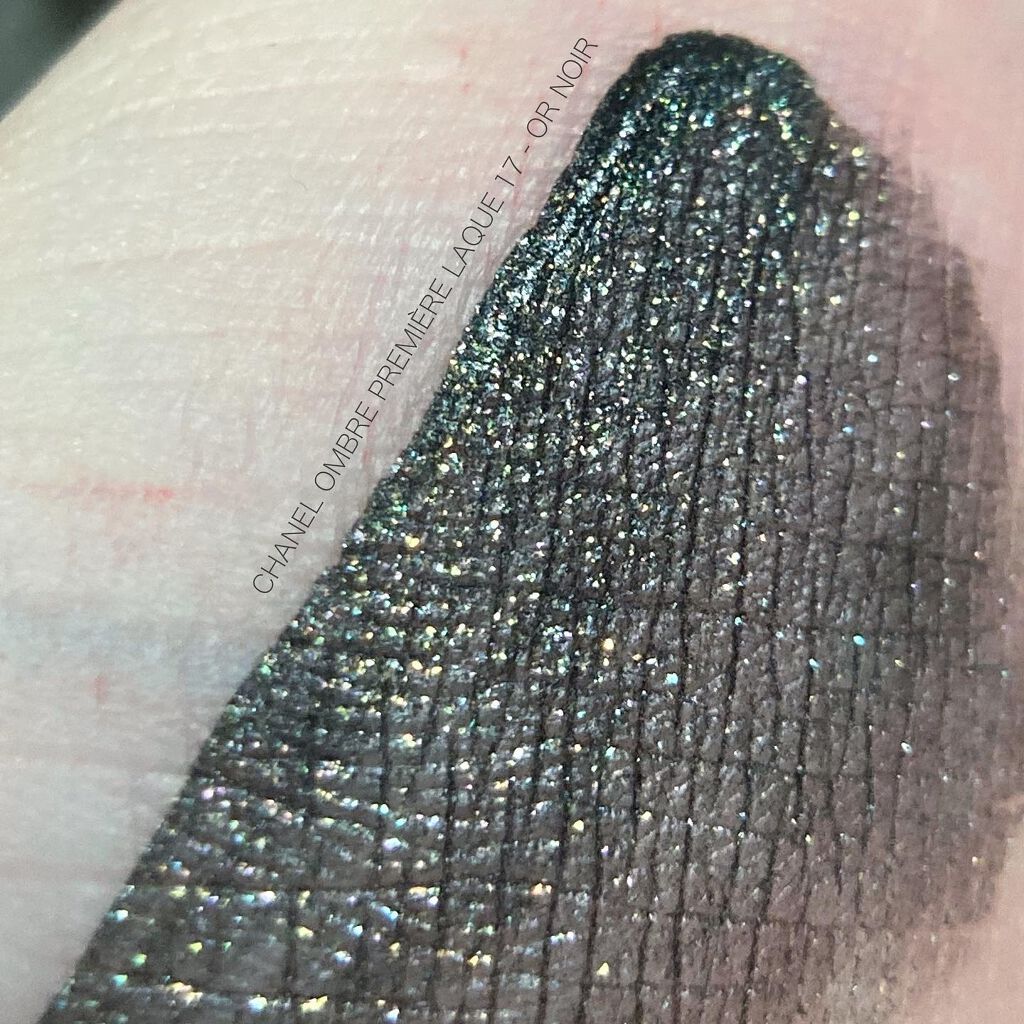 オンブル プルミエール ラック 17 オー ヌワール/CHANEL/リキッドアイシャドウを使ったクチコミ（3枚目）