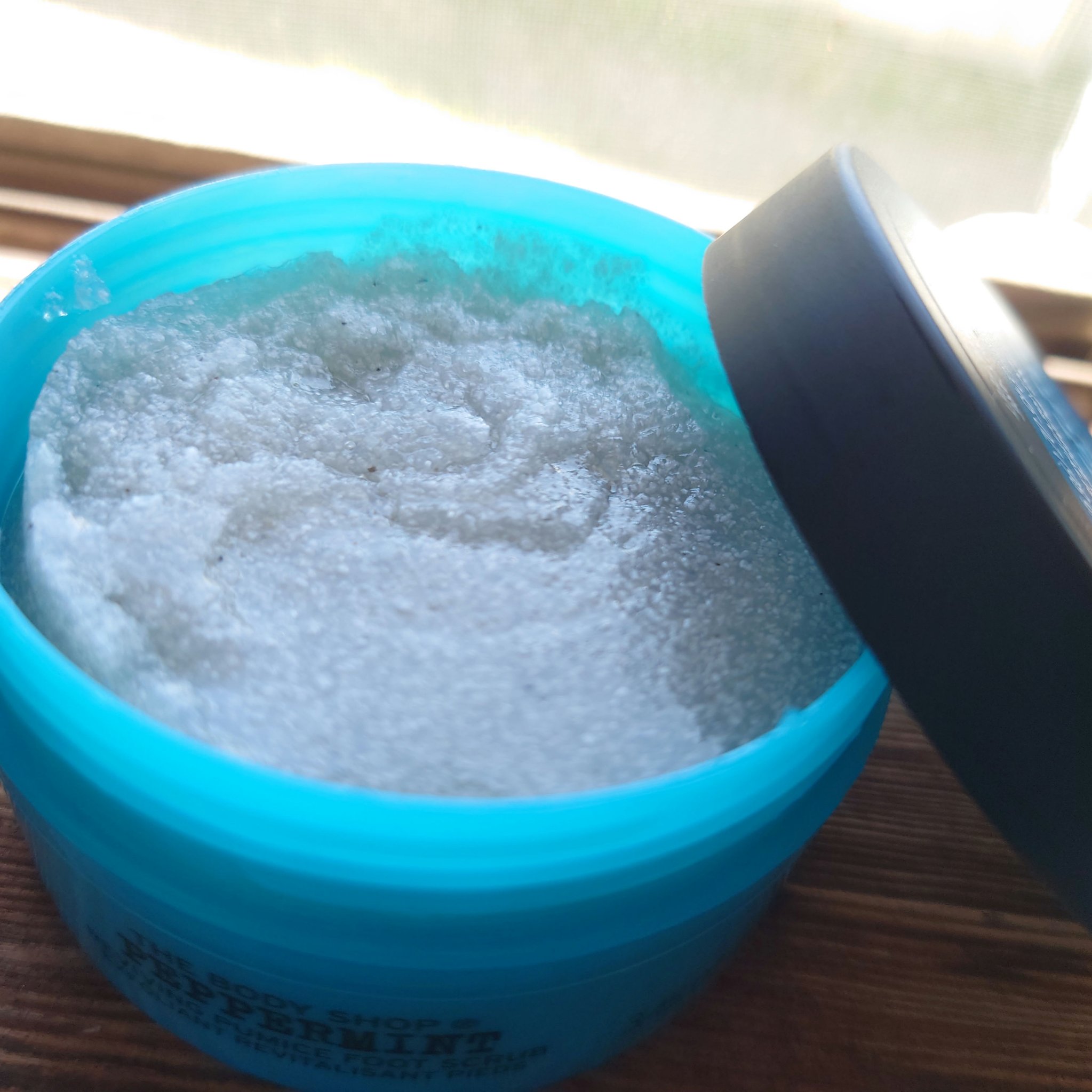 ペパーミント スムージング パミス フットスクラブ/THE BODY SHOP/レッグ・フットケアを使ったクチコミ（2枚目）