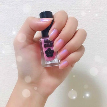 MARY QUANTネイル💅🏼
もぉ、ずーっとお気に入りでつけてるマリークヮント ネイル ポリッシュ021番!!

自爪に塗るとこんな感じで透き通ったピンクになります！
光の加減や角度で青みがかるので透