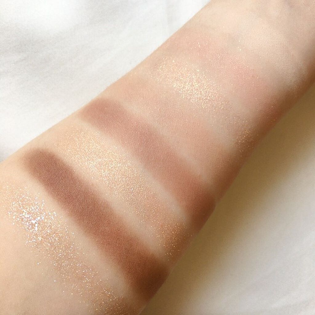 ぴーちゃん🧡インスタでコメント返信 on LIPS 「グリッター入で物足りない感のないヌード系パレット♡♡#Hear..」(6枚目)