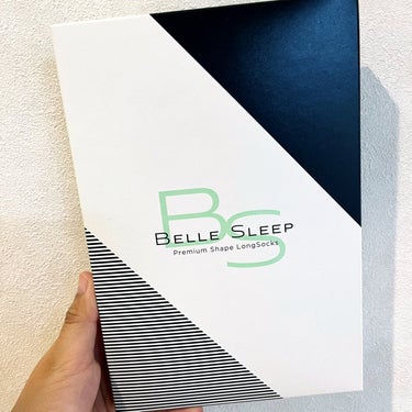 最近購入したベルスリープ🙌

✔️BELLE SLEEP
☑︎ベルスレンダーのガードルが良かったので
洗い替えが欲しいと思い購入しましたが
間違えてソックスを購入してしまいました…😇

浮腫対策としてこれから履きます♡
因みに今使っているのは…

✔️メディキュット　寝ながらメディキュット 
フルレッグ　Mサイズ
☑︎ふくらはぎが1番浮腫むので
太ももまでなくてもよかったかと思います。
☑︎朝起きたら浮腫がなくなって足が
スッキリするので購入してよかったです♡

の画像 その0