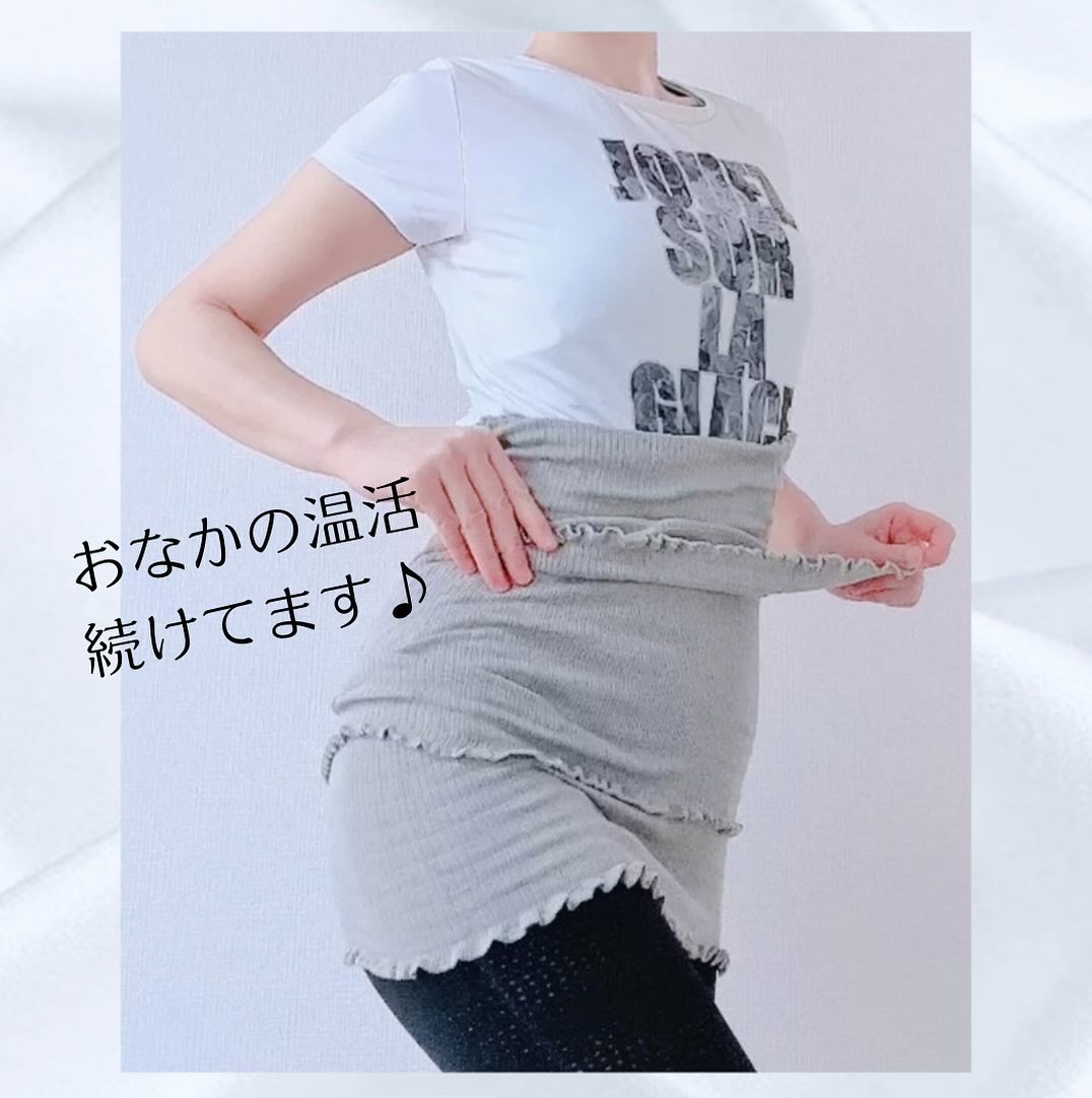 <SasaeLaの2枚組腹巻 >
RIOです♪
おなかの温活は
美容＆健康にいい事たくさん♪

おなかを温めることで
体温が上がり、血流も改善されて
内臓の動きが活発になります。 
これによって、水分や脂肪の代謝が
促進されむくみや便秘など