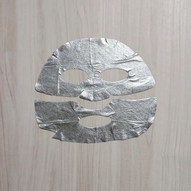 BANOBAGI ビタカクテル ホイルマスクのクチコミ「銀箔⁉️って息子に言われた🤣ちょっとゴージャス✨な気持ちになるパック【バノバギ ビタ カクテル.....」（2枚目）