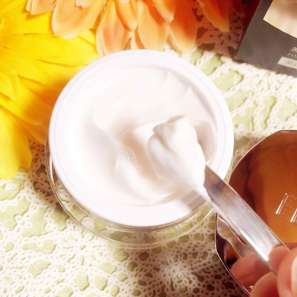 エリクシール エリクシール ホワイト ブライトニング エンリッチド クリームのクチコミ「ピンクのビンに入った可愛らしいナイトクリーム。
ハリに着目したナイトクリームで、お肌のかげり.....」（2枚目）