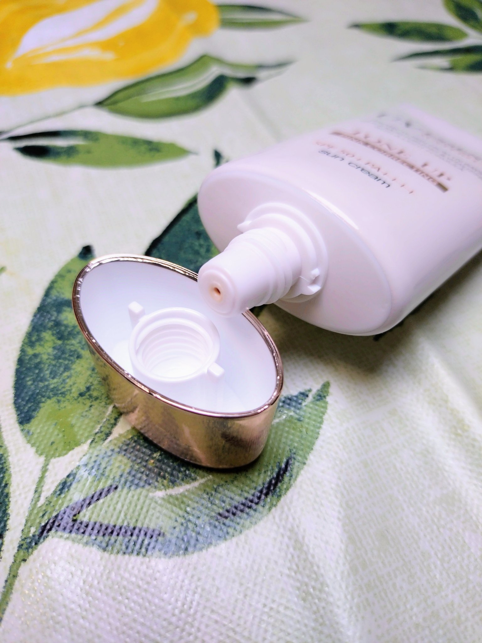 ウォータフルトーンアップサンクリーム/ダルバ/日焼け止めクリームを使ったクチコミ（3枚目）