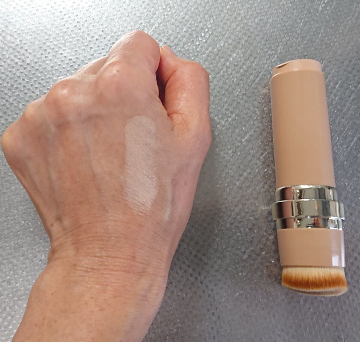 シルキースティックファンデーション/KAMIKA/その他ファンデーションを使ったクチコミ(3枚目)