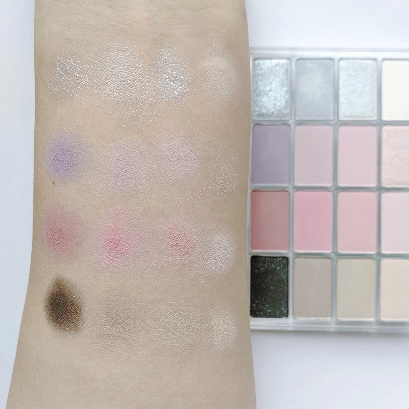 ソフトブラーリングアイパレット/wakemake/アイシャドウパレットを使ったクチコミ(7枚目)