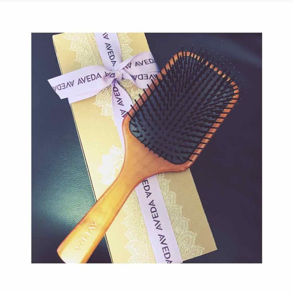 パドル ブラシ Avedaの使い方を徹底解説 ずっと使えるもの アヴェダのパドルブラシ By 紫織 混合肌 30代前半 Lips