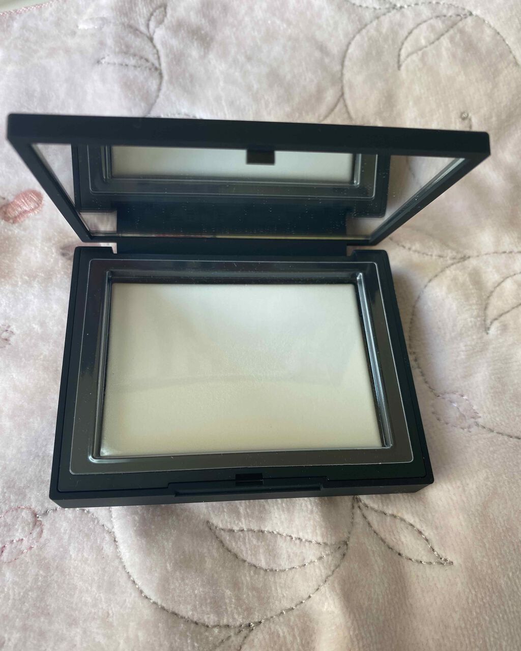 ライトリフレクティングセッティングパウダー プレスト N/NARS/プレストパウダーを使ったクチコミ(2枚目)