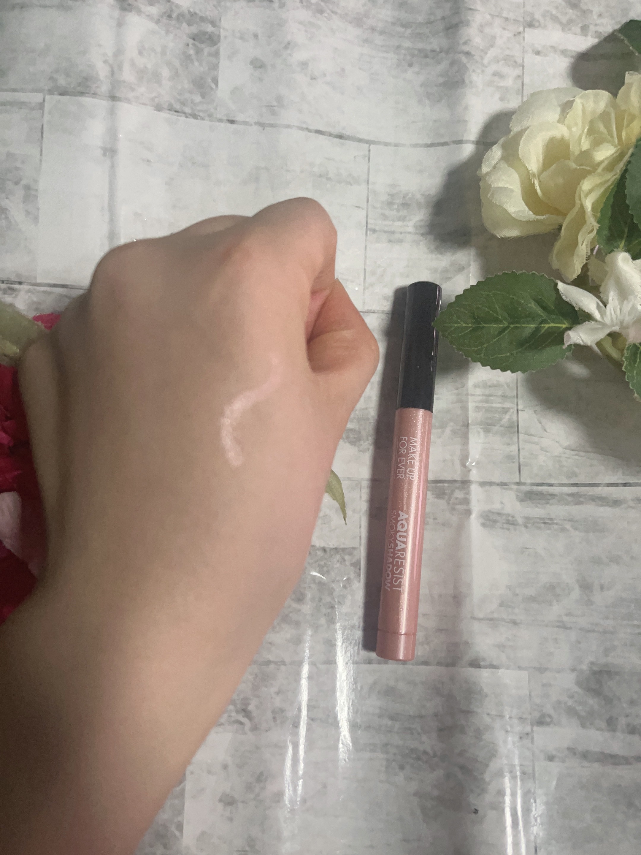 アクアレジスト スモーキーシャドウ 10. ピオニー/MAKE UP FOR EVER/スティックアイシャドウを使ったクチコミ（2枚目）