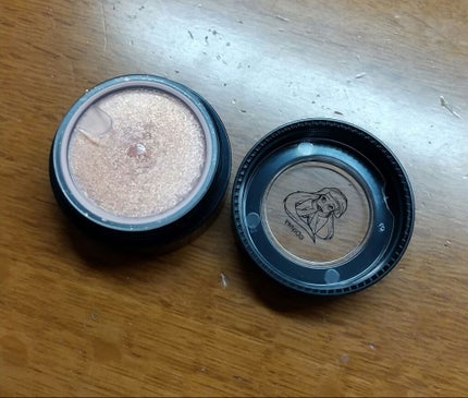 アイシャドウ パールピグメント/ディズニーストア/単色アイシャドウを使ったクチコミ(2枚目)