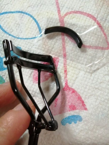 SHISEIDO アイラッシュカーラーのクチコミ「👁️ 資生堂 アイラッシュカーラー 👁️ ←1000円の方
限定販売された華やかでおしゃれ.....」(2枚目)