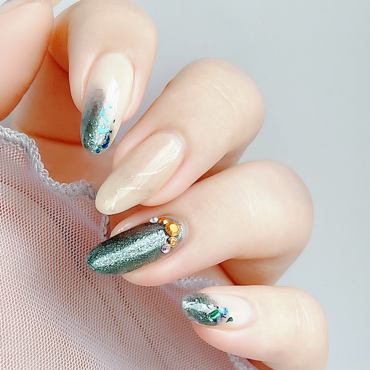 ネイルホリック パーティーフレーク/ネイルホリック/マニキュアを使ったクチコミ(2枚目)