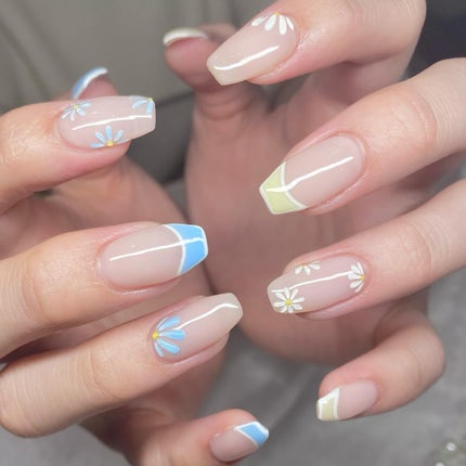 kanna on LIPS 「・・・𝕐𝕖𝕝𝕝𝕠𝕨×𝔹𝕝𝕦𝕖💛💙🌼*・左右アシメカラーでぷくぷ..」(1枚目)