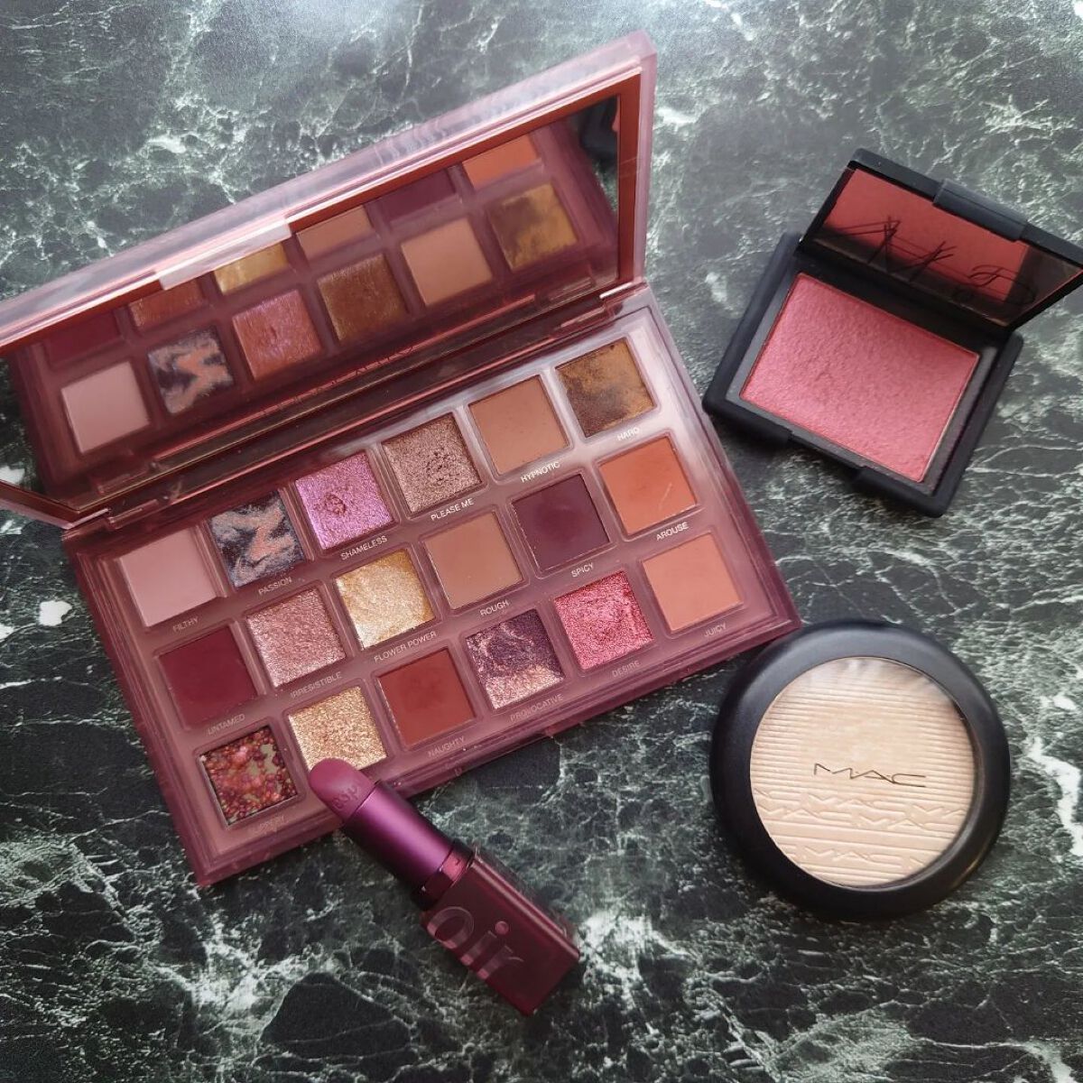 NAUGHTY NUDE/Huda Beauty/アイシャドウパレットを使ったクチコミ（3枚目）