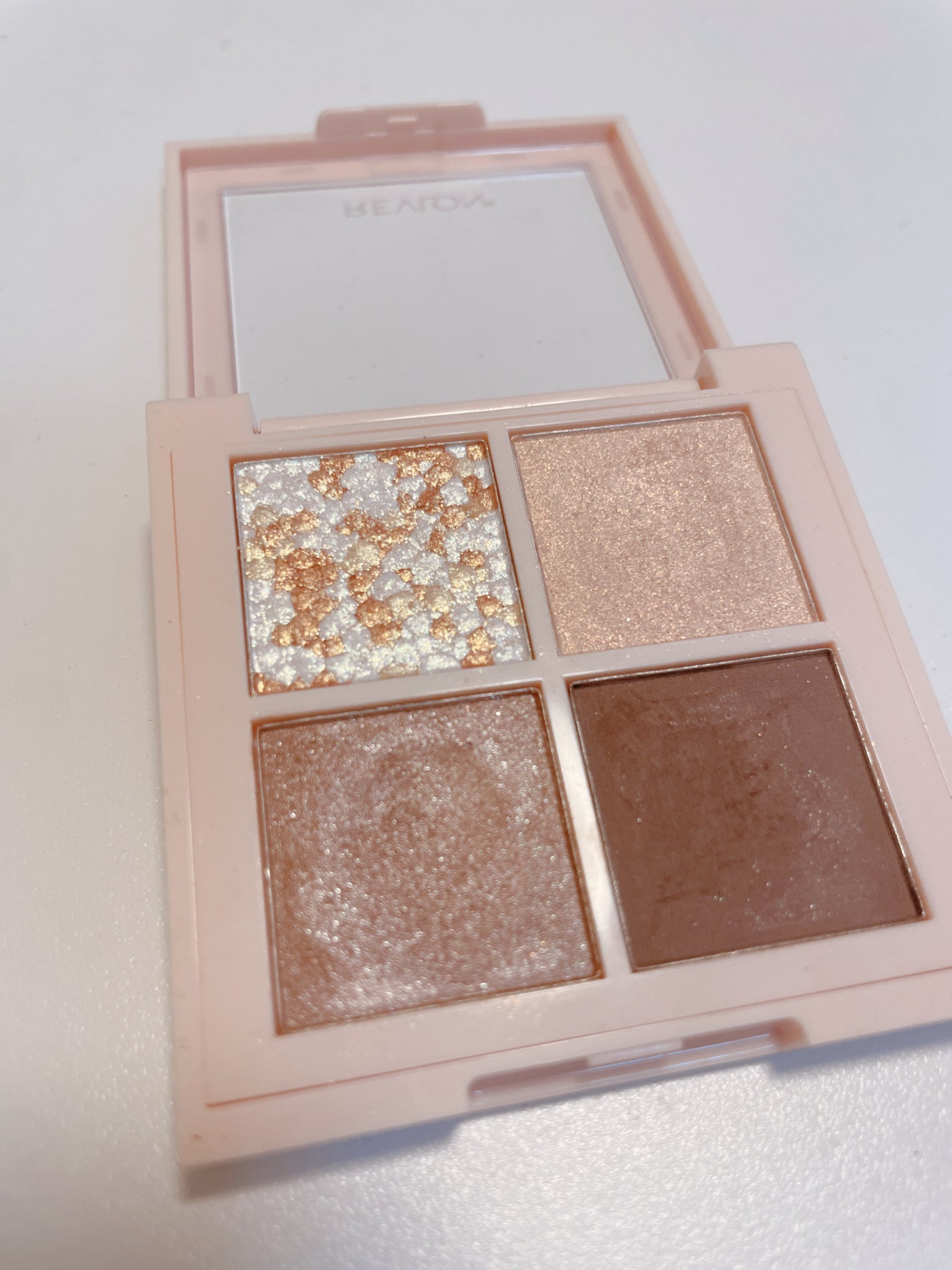 レブロン ダズル アイシャドウ クアッド/REVLON/アイシャドウパレットを使ったクチコミ(1枚目)