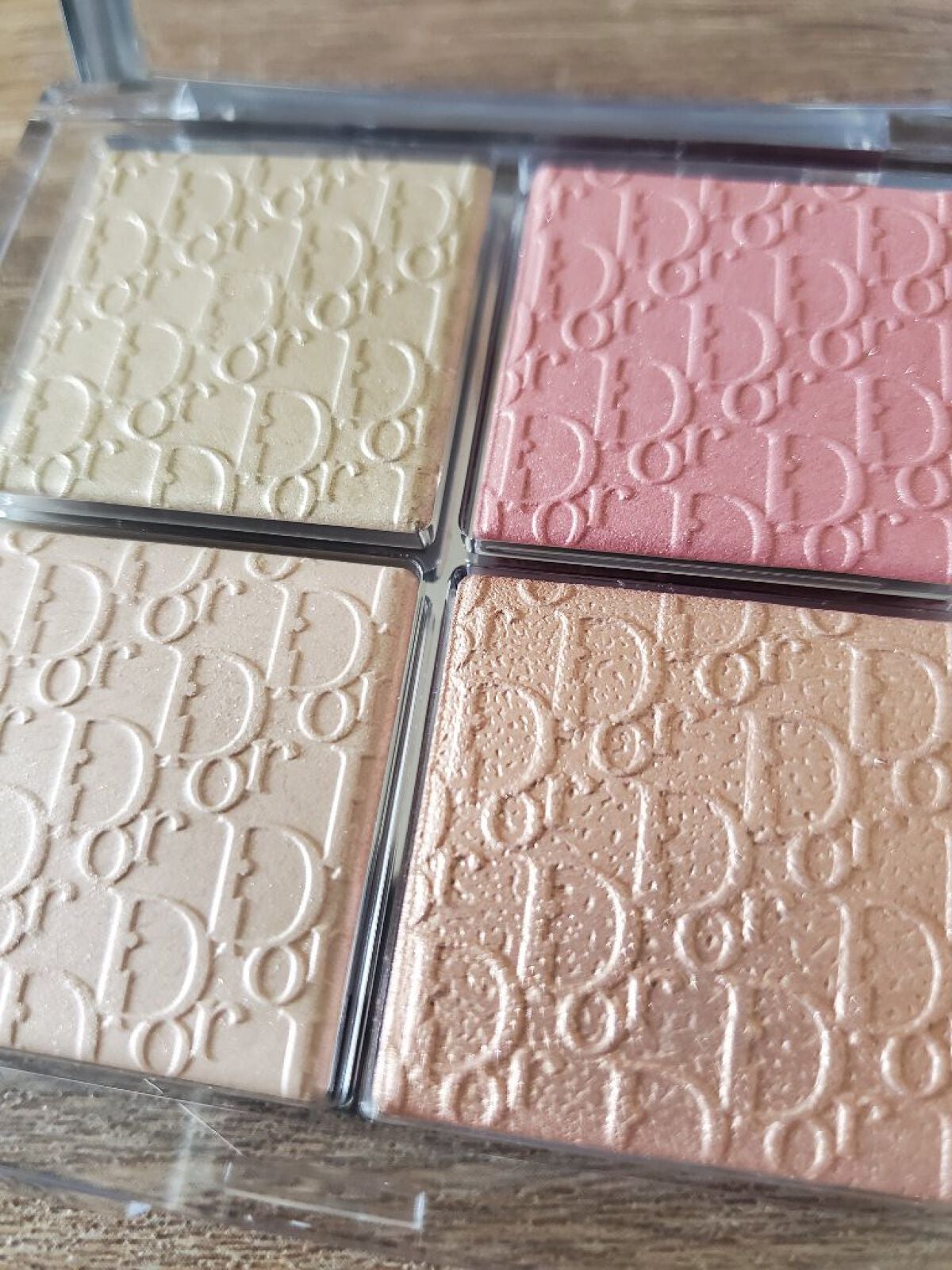 ディオール バックステージ フェイス グロウ パレット/Dior/ハイライトを使ったクチコミ(2枚目)