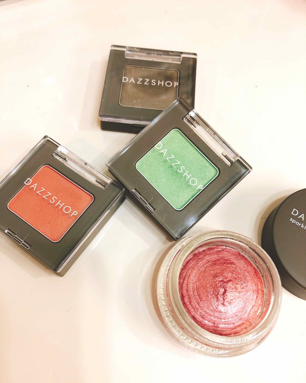 アリュールド シングル アイシャドウ MILAGRO 24/DAZZSHOP/単色アイシャドウを使ったクチコミ（2枚目）