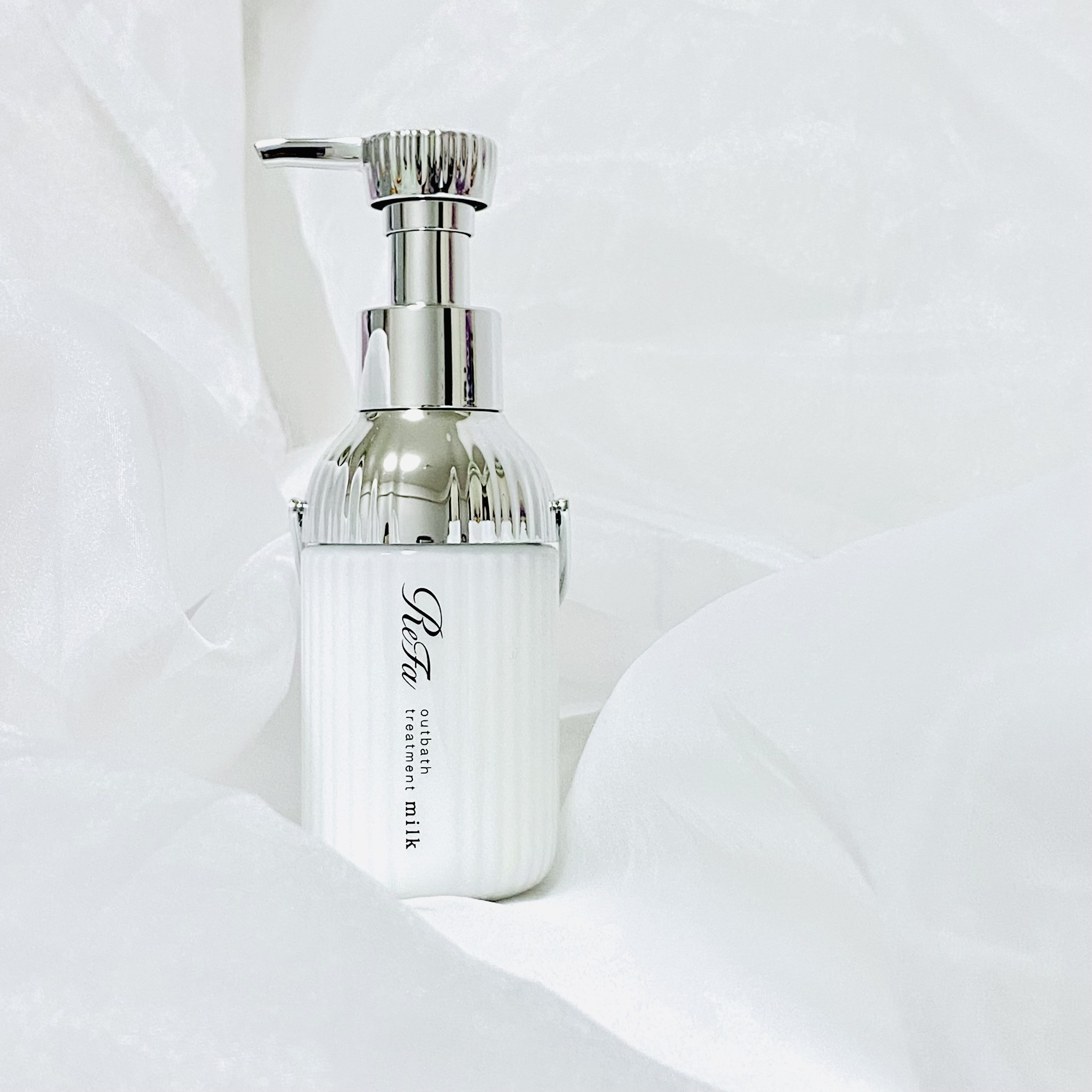 
☑︎リファミルクプロテインアウトバストリートメント

シャントリとライン使いしたかったやつ🌼.*
ReFa店頭に行ったら在庫あった…！

ミルクタイプの洗い流さないトリートメント。
柔らかいテクスチャーで水分量多め。
ずっと伸びて髪に馴