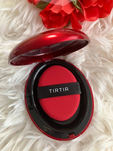 【TIRTIR MASK FIT RED CUSHION】

★SPF40・PA++

★微細なパウダーが肌にピタッと密着して、まるで本来の肌のような滑らかなツヤ肌を長時間維持するファンデーション。

早速、使ってみました。

ツヤ感のある赤色のコロン♪としたかわいいコンパクトケースです。
楕円形のミラーもかわいいです。
パフのファンデの含み具合も絶妙で、お肌につけやすいです。
お肌につけると、素肌のような自然な仕上がりです。
お肌にピタッと密着して、つけ心地がいいです。
ほんのりツヤが出る仕上がりです。
ナチュラルで厚塗り感のない仕上がりです。
SPF40・PA++と紫外線をカットしてくれるのも、うれしいです。
伸びやかにつけられます。
お肌が元気に見えて、気に入っています。

#PR
#ティルティル
#マスクフィットレッドクッション
#ティルナビ
#飯塚美香出版記念パーティー
の画像 その2