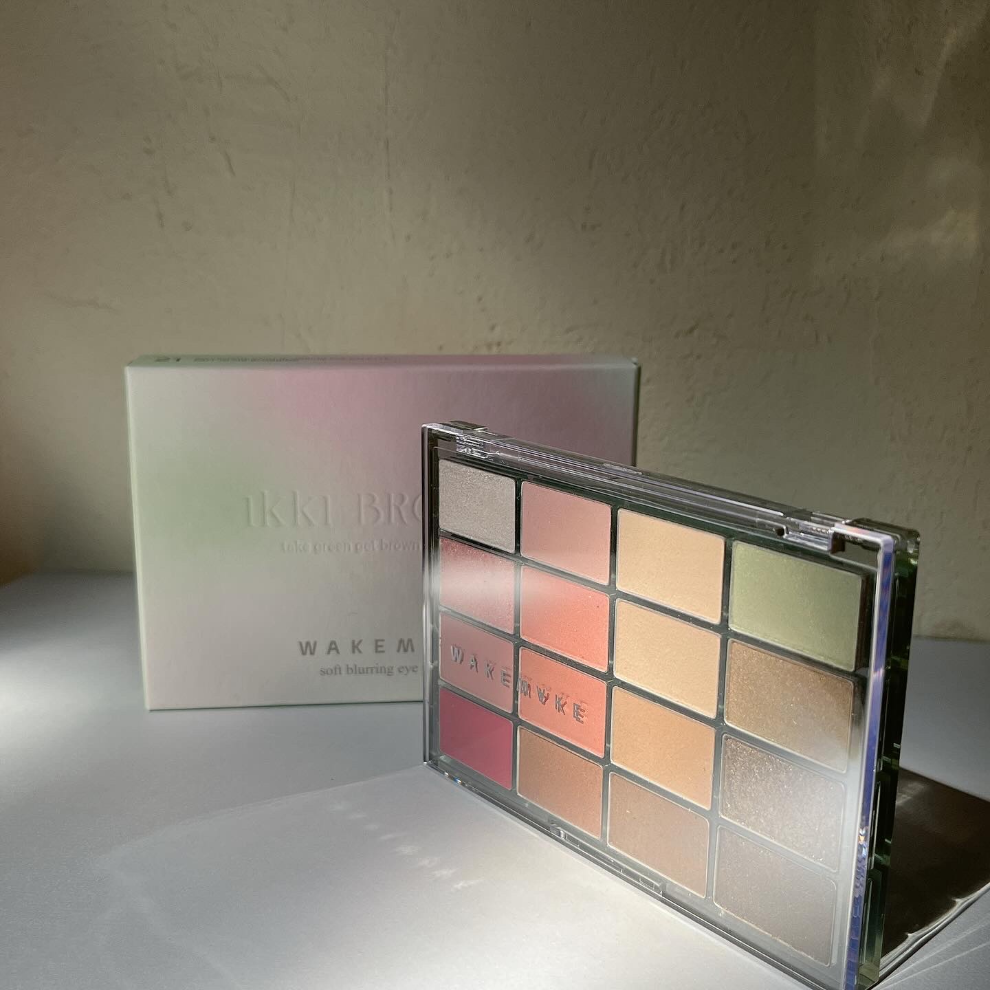 ソフトブラーリングアイパレット/wakemake/アイシャドウパレットを使ったクチコミ（3枚目）