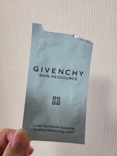 GIVENCHY スキン リソース ローションのクチコミ「こちらプレゼントの中に入ってました🎁
GIVENCHYはあまり近寄らないブランドさんなのでドキ.....」（1枚目）