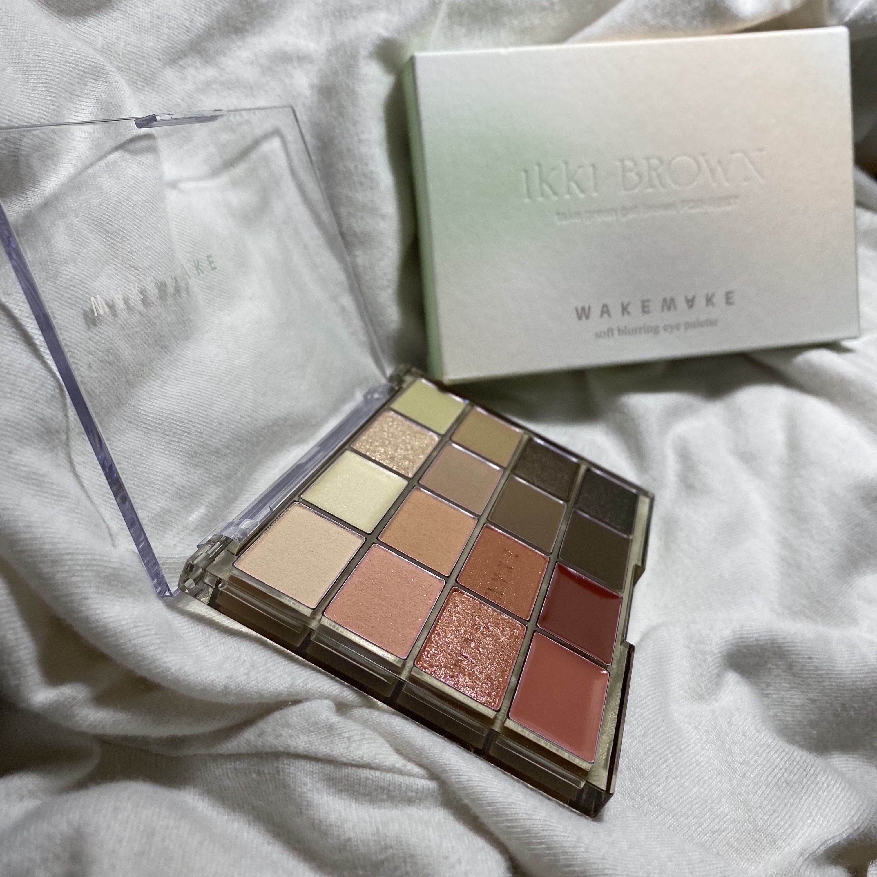 ソフトブラーリングアイパレット/wakemake/アイシャドウパレットを使ったクチコミ（2枚目）
