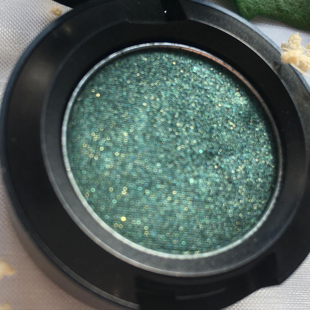 スモール アイシャドウ ザッツ ショウビズ ベイビー/M・A・C/単色アイシャドウを使ったクチコミ（3枚目）