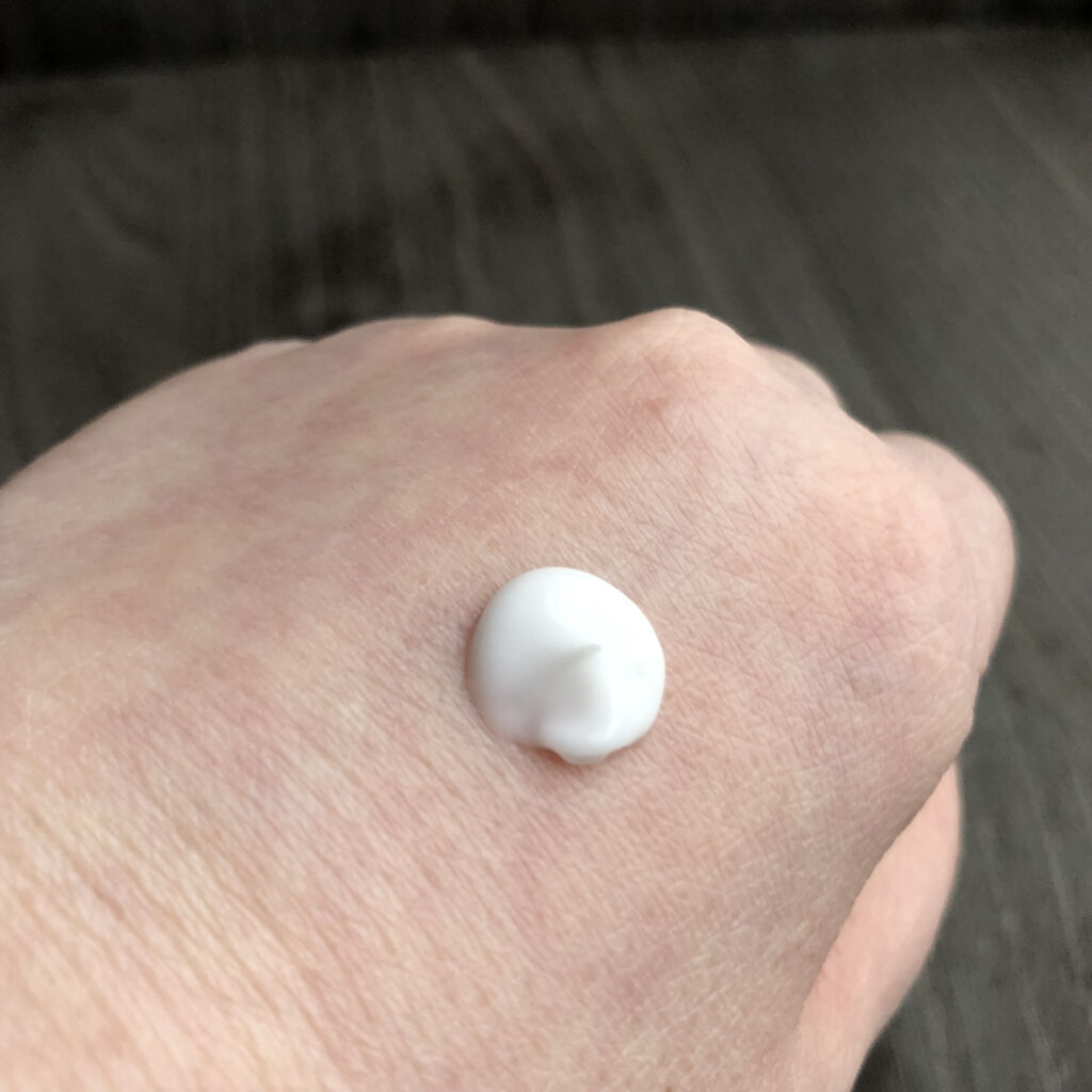 AESTURA アトバリア365 エマルジョンのクチコミ「エストラアトバリア365ローション。


韓国では乳液のことをローションと呼びます。


肌を.....」（2枚目）