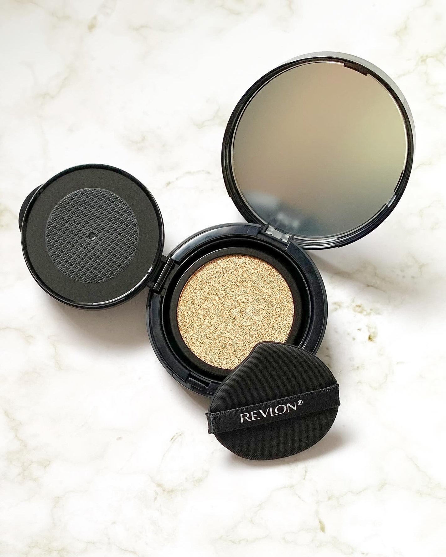 m!nt on LIPS 「\ ライトな付け心地とツヤ感のあるファンデーション! /今回は..」(3枚目)