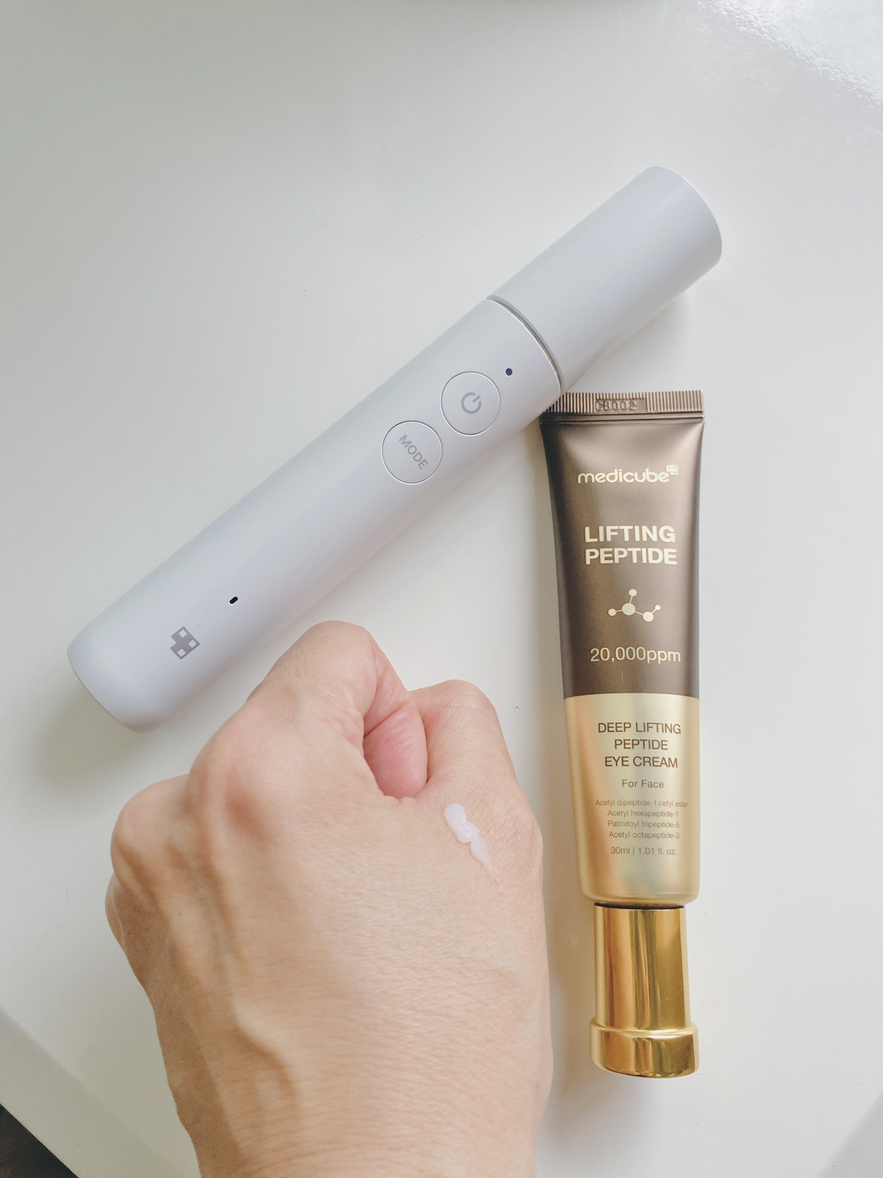 AGE-Rアイショット/MEDICUBE/美顔器・マッサージを使ったクチコミ（2枚目）