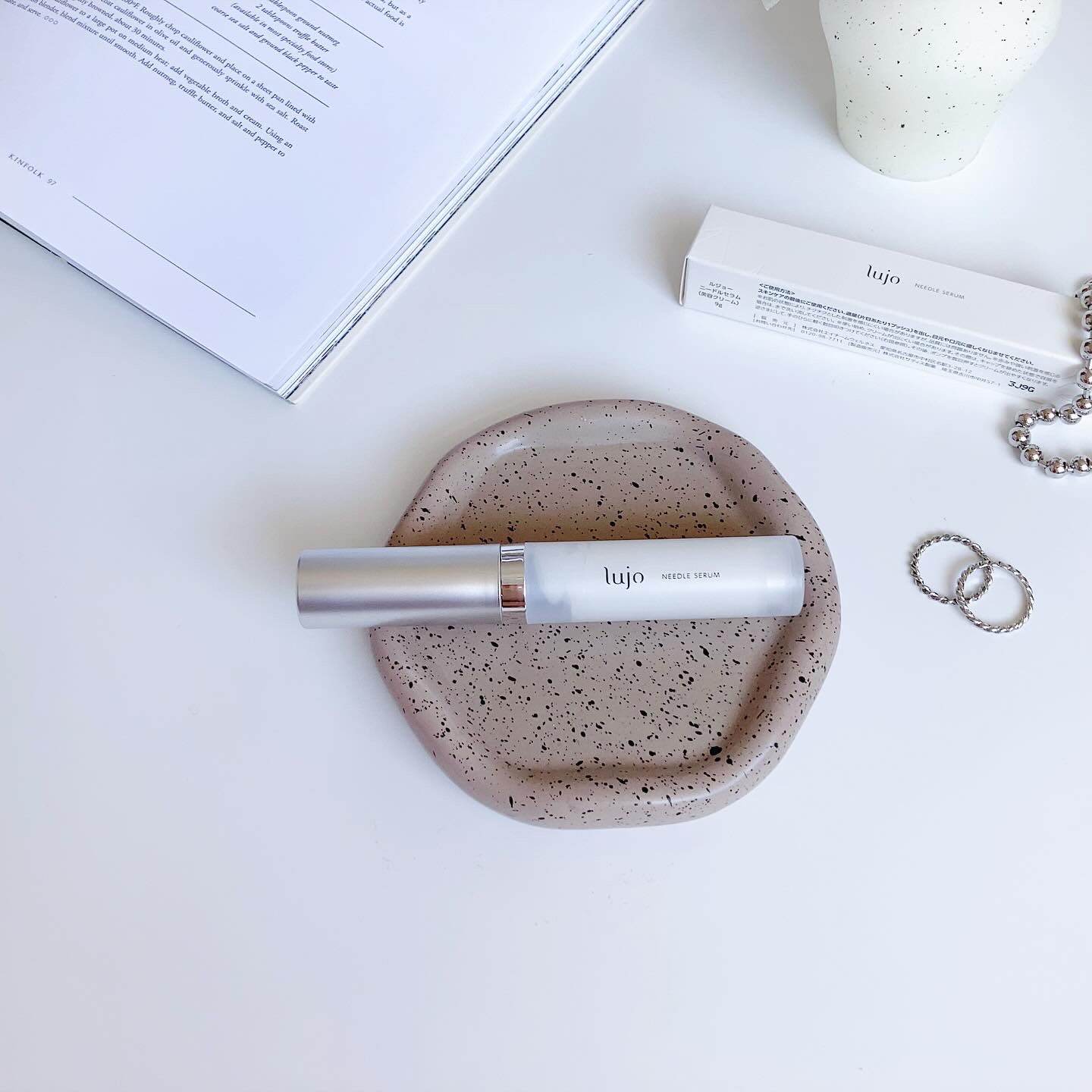 lujo
⌇ ニードルセラム

先端美容の"針"技術が、悩みの根本※に
アプローチしてくれ、ハリのある肌に導いて
くれる夜用クリーム𓂃𓈒𓏸
※角層まで

lujoのニードルセラムはペンシルタイプで
マッサージヘッド付き。先端がカーブし
