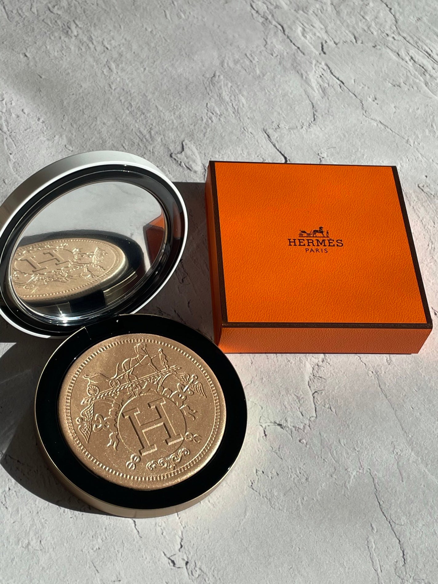 プードル オルフェーヴル フェイス&アイ イルミネイティングパウダー/エルメス/プレストパウダーを使ったクチコミ(1枚目)