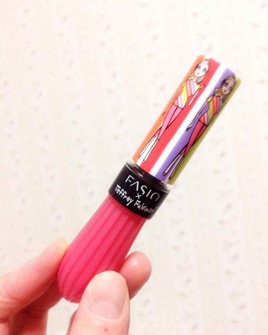 FASIO フルプランプリップエッセンス002 ¥1200(+税)

みきぽんがLIPSでオススメしていて気になってたのですが、薬局に行ったらあったので購入しました(*´◒`*)しかもそこでは定価より安