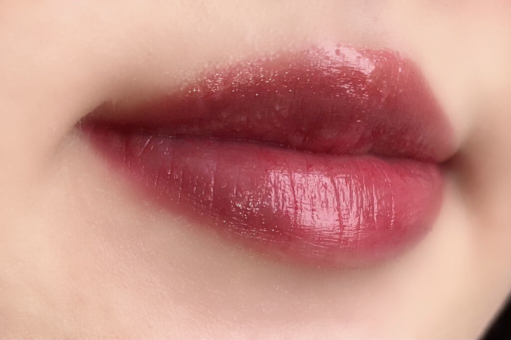 シャネル　ココルージュ ブルーム　120

4月に出たシャネルの新作


なめらかで塗り心地が軽くてその上申し分ない発色
艶々なのが素敵すぎるし角質とか目立たなくしてくれる塗った方が綺麗なリップ💄
そのままでも綺麗だしティッシュオフして油