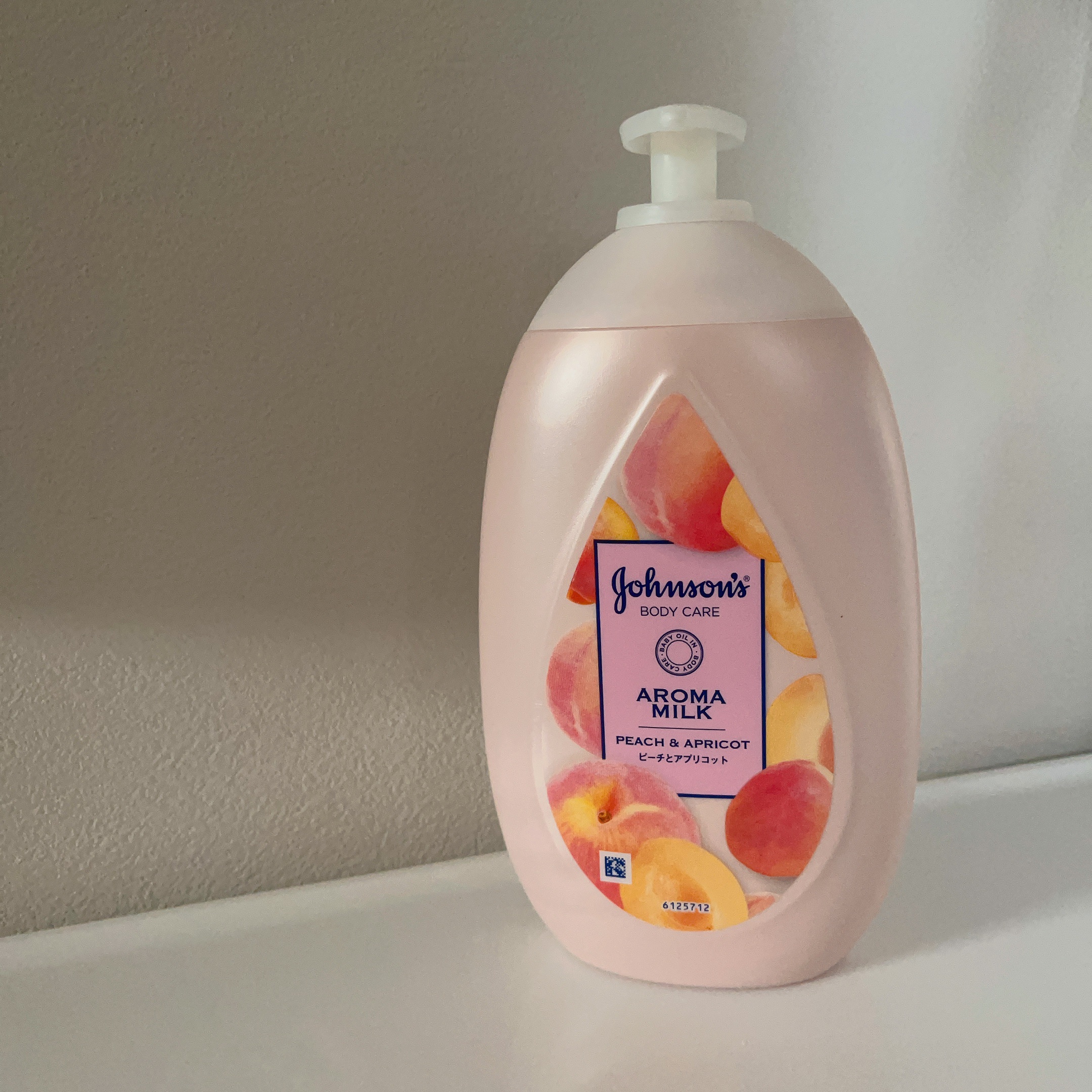 ラスティングモイスチャーアロマミルク  ピーチとアプリコットの香り/ジョンソンボディケア/ボディミルクを使ったクチコミ（1枚目）