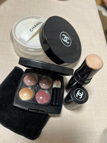 わたしのCHANEL😆

アイシャドウが限定品だったのか色味が出てこないです💦
綺麗なピンクパープルの色味で大人かわいい色でしっかり色がつきます💟

少し前に購入してるため
ご了承ください💛

プードゥ