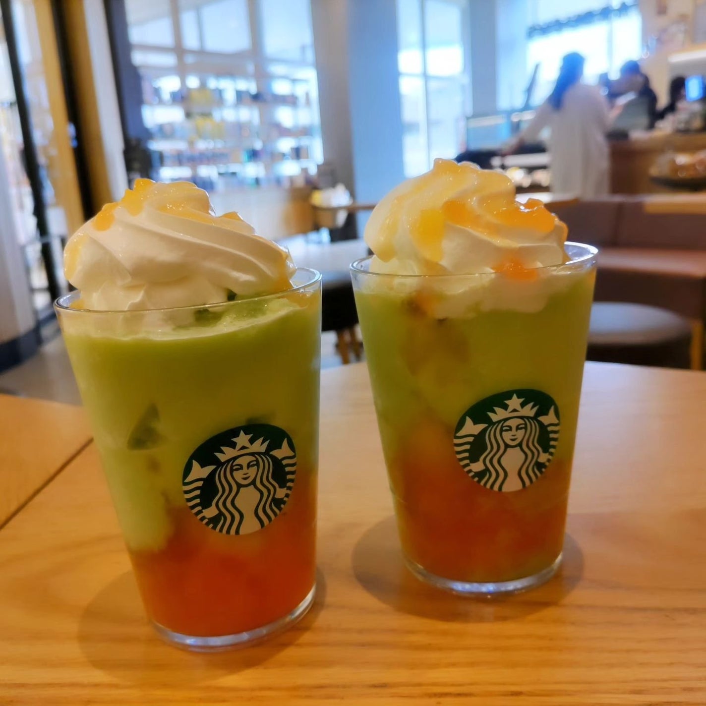 ひろちゃん on LIPS 「Starbucks本日Offだったから早速飲んできたよ🍈もりも..」(1枚目)