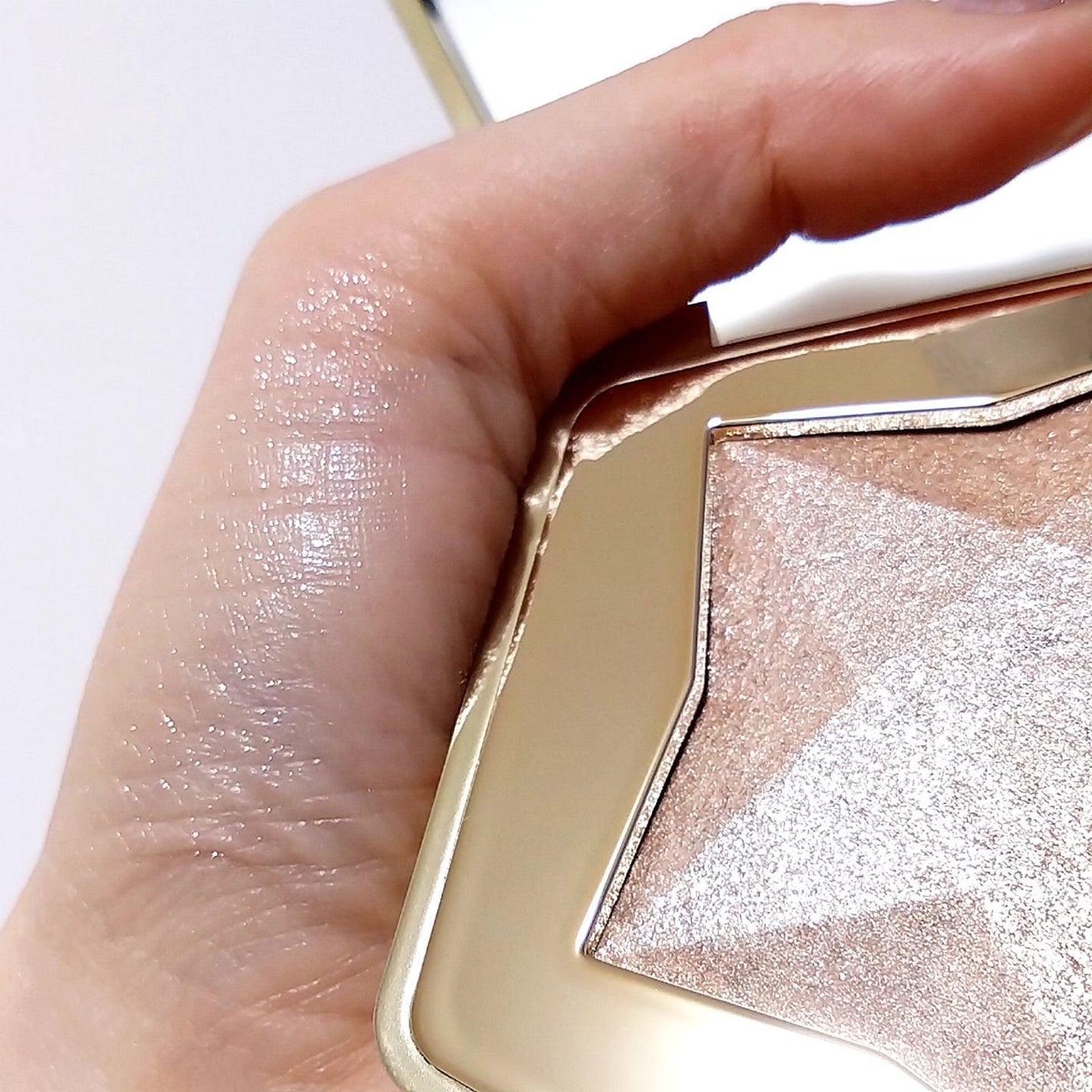 スターダストダイヤモンドハイライトパウダー/PERFECT DIARY/パウダーハイライトを使ったクチコミ(2枚目)