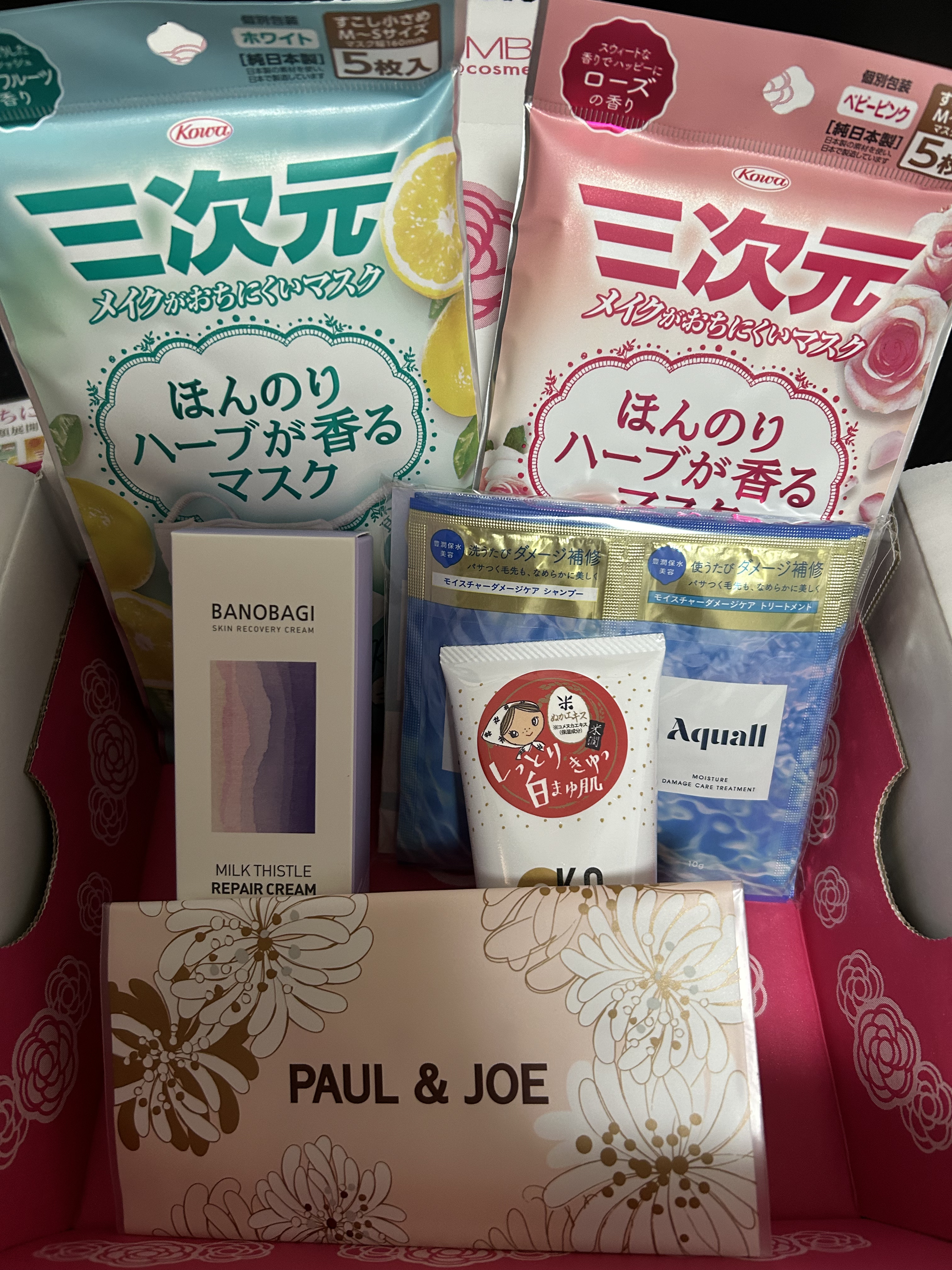 ★ BLOOMBOX 2023年10月分

今月のテーマは『A colorful season』

最近めっきり新しいアイテムを使ってなくて投稿できてない…

・三次元メイクが落ちにくいマスク(現品2種)

・ポール&ジョー ラトゥー エク