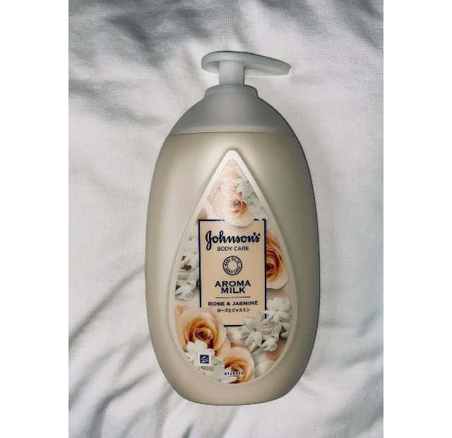 ジョンソンボディケア
エクストラケア アロマミルク

人類モテ

ROSE & JASMINE
ローズとジャスミンの万人受けするような香り！
とってもいい香りです！
塗り終えたあとでもベタベタすることがなくすぐに肌に馴染むので◎

#ジョン